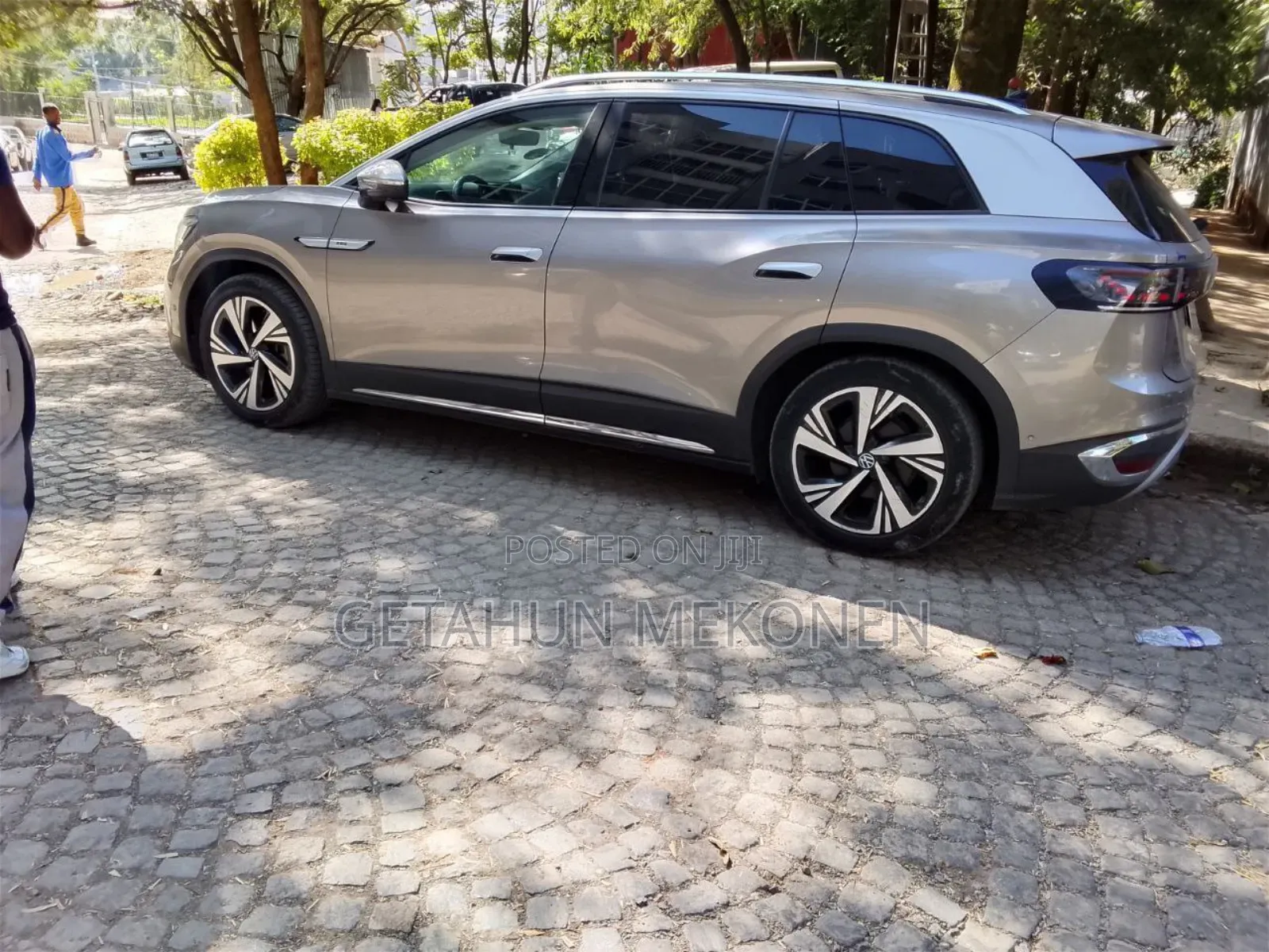 Volkswagen ID.6 2023 Gold