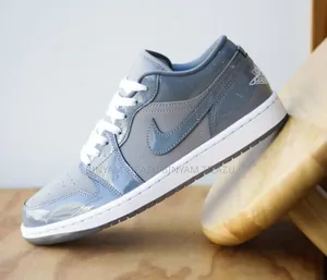 Photo - Air Jordan 1 Low Patent