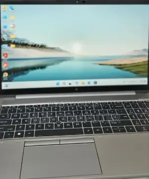 New Laptop HP ZBook Firefly G8 16GB Intel Core I7 SSD 1T