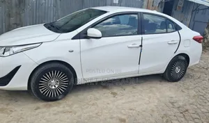 Toyota Yaris 1.5 Sedan L 2020 White