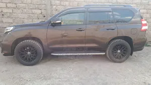 Photo - Toyota Land Cruiser 2017 Blue