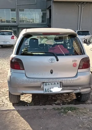 Toyota Vitz 2001 Silver