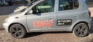 Photo - Toyota Vitz 2001 Silver