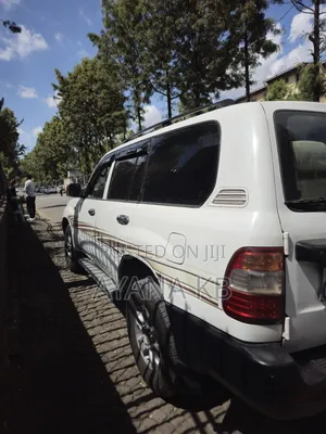 Toyota Land Cruiser 2005 White