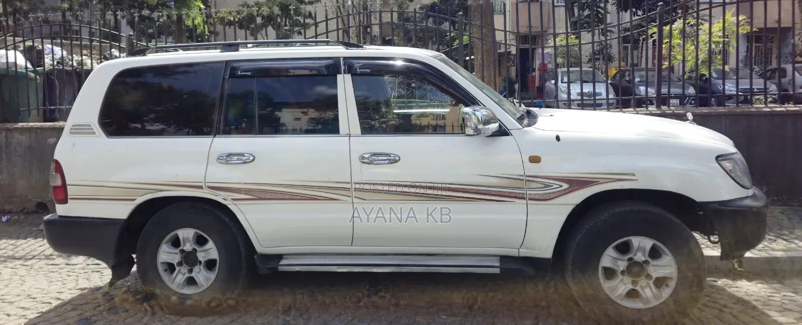 Toyota Land Cruiser 2005 White