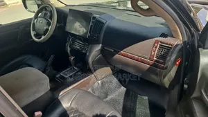 Toyota Land Cruiser 5.7 V8 2010 Black