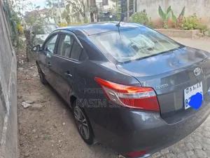 Toyota Yaris L Hatchback 5dr 2014 Gray