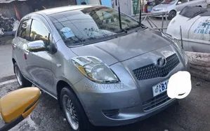 Photo - Toyota Yaris 2008 Gray