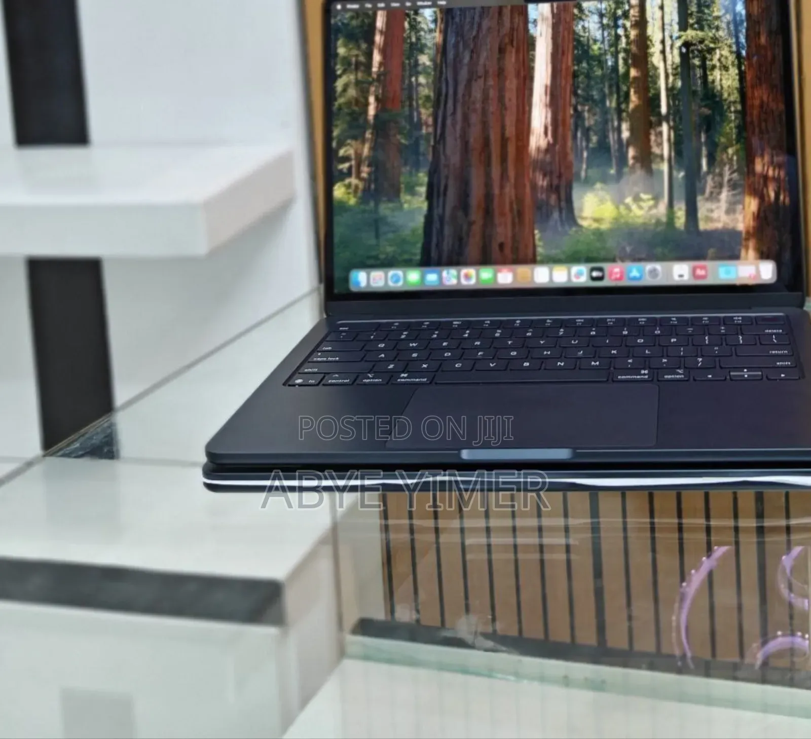 New Laptop Apple MacBook Air 2024 M3 13-Inch 8GB Apple M3 SSD 256GB