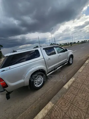 Toyota Hilux 2.5 D-4D 4X4 SRX 2012 Silver