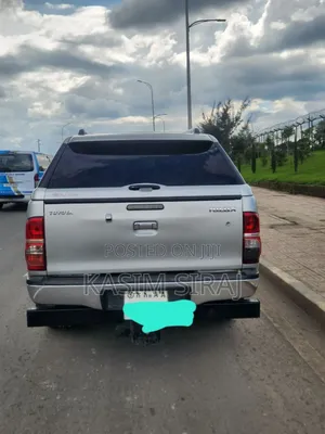 Toyota Hilux 2.5 D-4D 4X4 SRX 2012 Silver