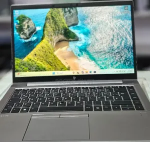 New Laptop HP ZBook Firefly G8 16GB Intel Core I7 SSD 512GB