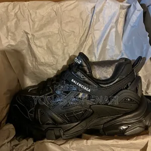 Photo - Balenciaga Track 2