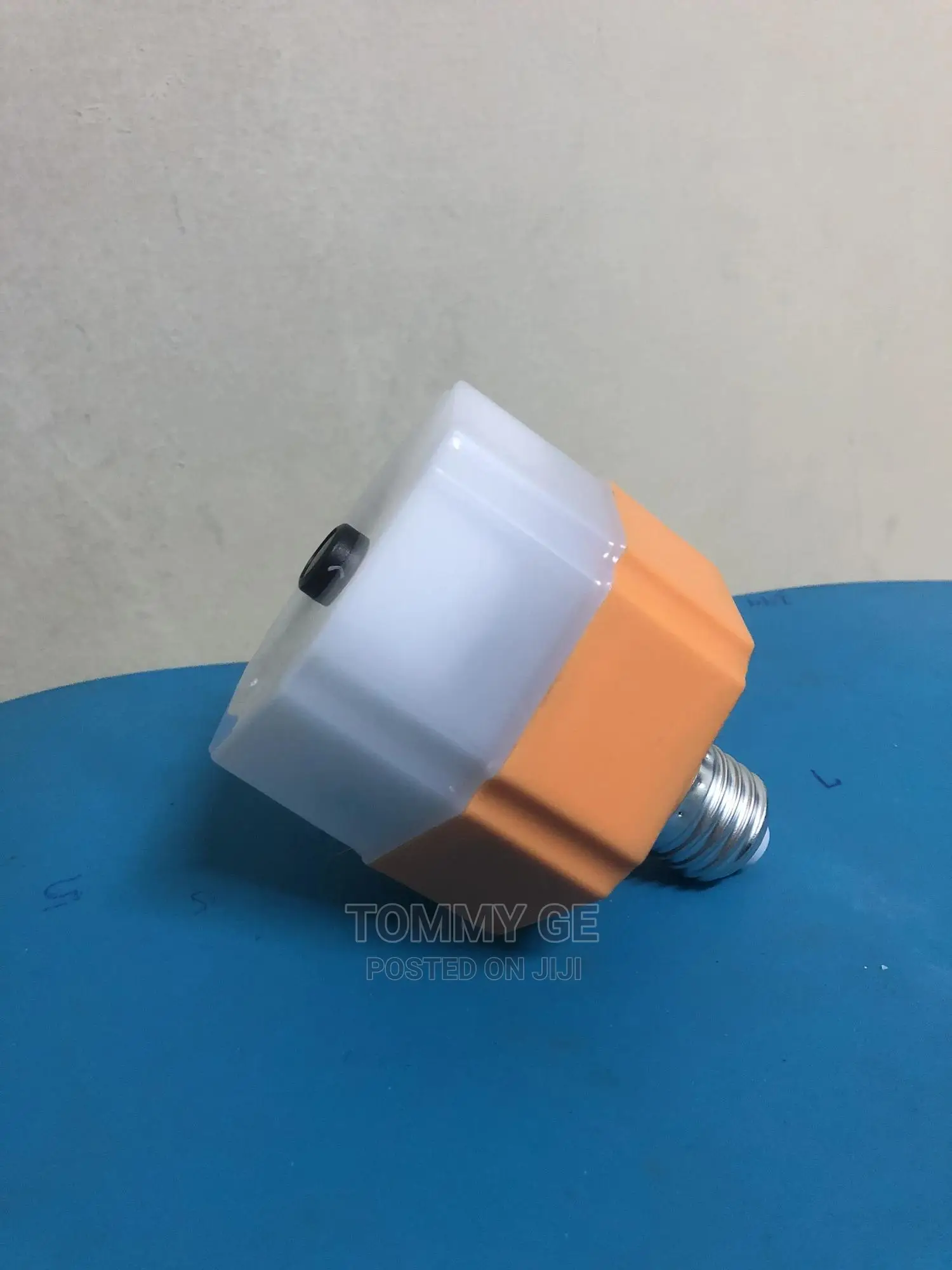 የቤትዎን_እንቅስቃሴ_ባሉበት_ሆነው_በስልክዎ_ለመከታተል_የሚያስችል_አምፖል_ካሜራ የአምፖል