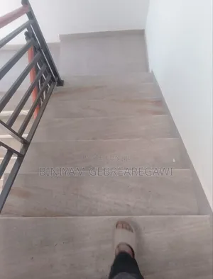 6bdrm House in G+2, Yeka for rent