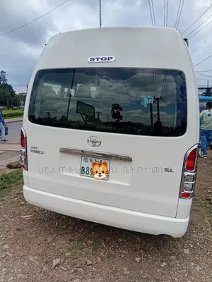 Toyota HiAce 2022 White