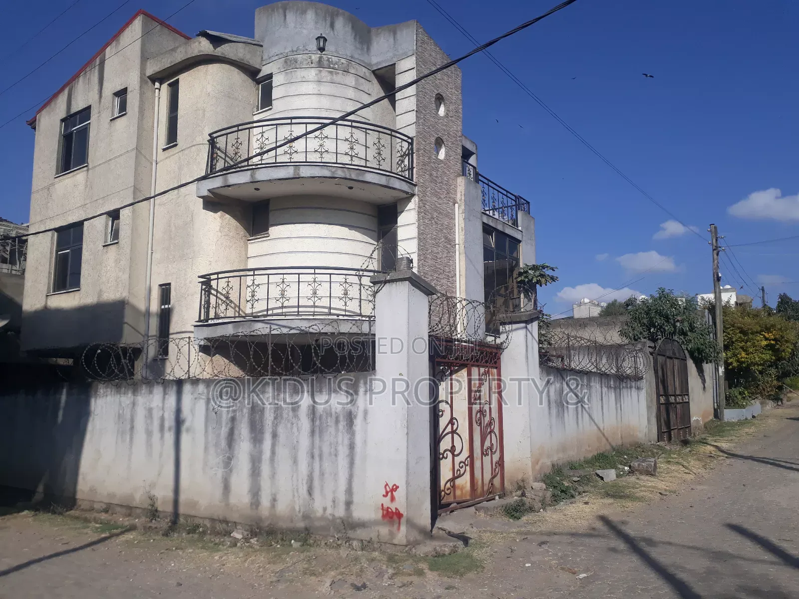 8bdrm Penthouse in Nasswe Real State, Nifas Silk-Lafto for sale