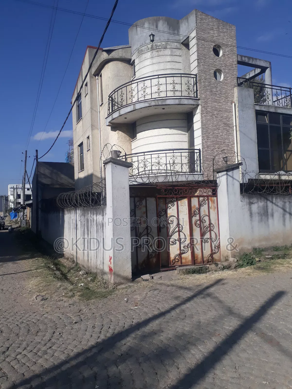 8bdrm Penthouse in Nasswe Real State, Nifas Silk-Lafto for sale