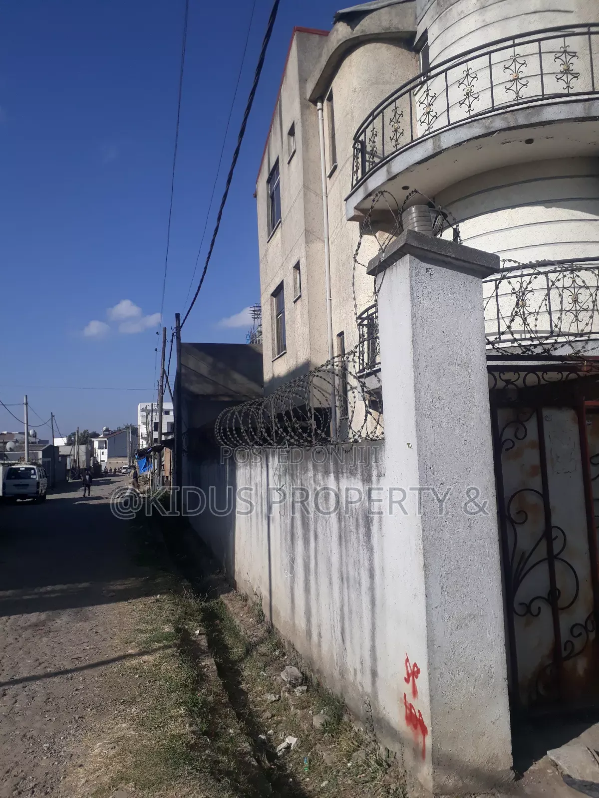 8bdrm Penthouse in Nasswe Real State, Nifas Silk-Lafto for sale