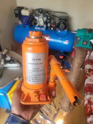 Photo - Hydraulic Jack