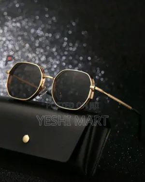 Photo - Large Frame Fashion Glasses Suitable for Outdoor Travel