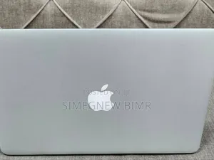 New Laptop Apple MacBook 2015 8GB Intel Core I5 SSD 128GB