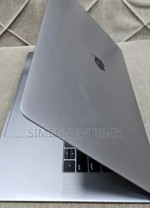 New Laptop Apple MacBook Pro 2019 16GB Intel Core i9 SSD 512GB