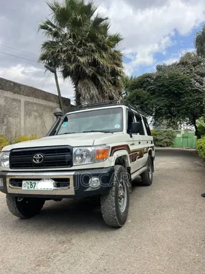 Toyota Land Cruiser 2014 White