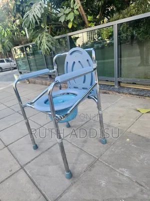 Photo - Commode Chair管轄toilet Chair Brand New Commode