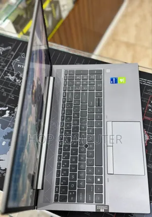 New Laptop HP ZBook Firefly G8 16GB Intel Core I7 SSD 512GB