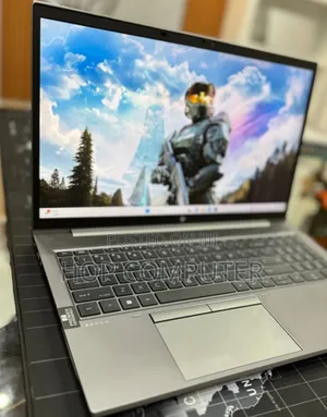 New Laptop HP ZBook Firefly G8 16GB Intel Core I7 SSD 512GB