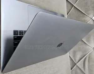 Photo - New Laptop Apple MacBook Pro 2019 16GB Intel Core I9 SSD 512GB