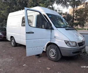 Photo - Mercedes-Benz Sprinter 2011 White