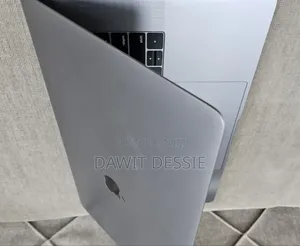 New Laptop Apple MacBook Pro 2019 16GB Intel Core I9 SSD 512GB