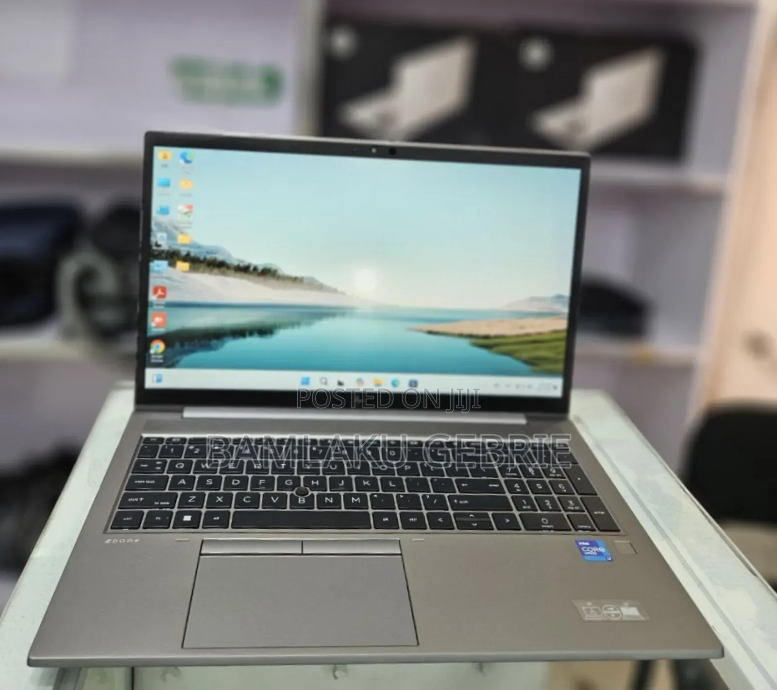 New Laptop HP ZBook Firefly G8 16GB Intel Core I7 SSD 1T