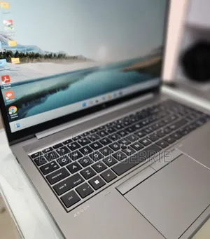 New Laptop HP ZBook Firefly G8 16GB Intel Core I7 SSD 1T