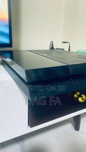 Photo - Play Station 4 Slim