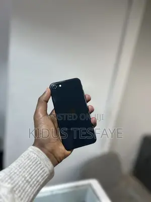 Photo - Apple iPhone SE (2020) 128 GB Black