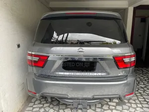 Photo - Nissan Patrol 2021 Gray