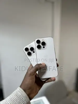 Photo - Apple iPhone 16 Pro 128 GB Gold