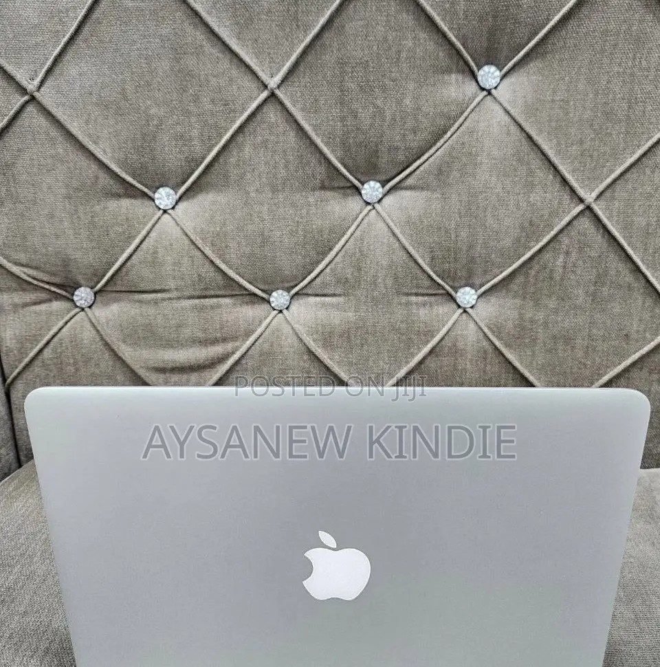 New Laptop Apple MacBook Pro 2015 8GB Intel Core I5 SSD 256GB