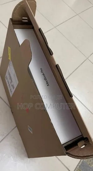 New Apple MacBook Pro 2024 M4 14-Inch 24GB Apple M4 Pro SSD 512GB