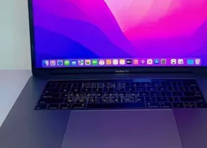 New Laptop Apple MacBook Pro 2017 16GB Intel Core I7 SSD 512GB