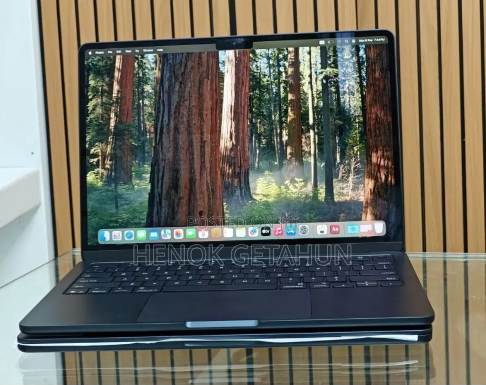 New Laptop Apple MacBook Air 2024 M3 13-Inch 8GB Apple M3 SSD 256GB