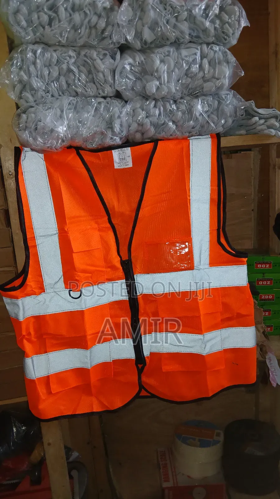 አንፀባራቂ ልብስ