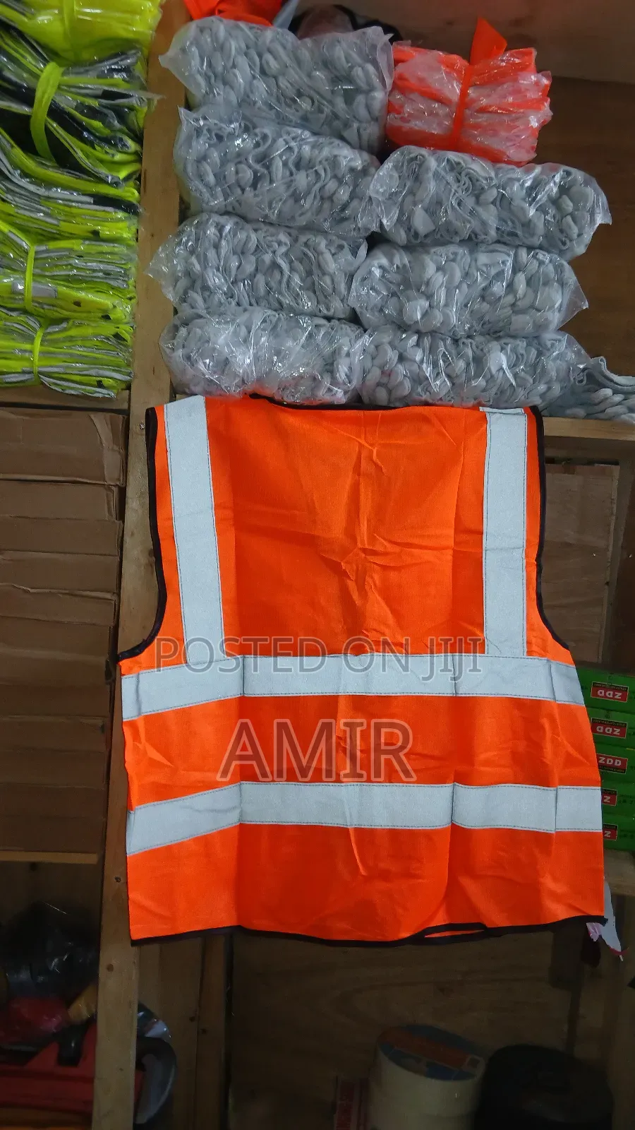 አንፀባራቂ ልብስ