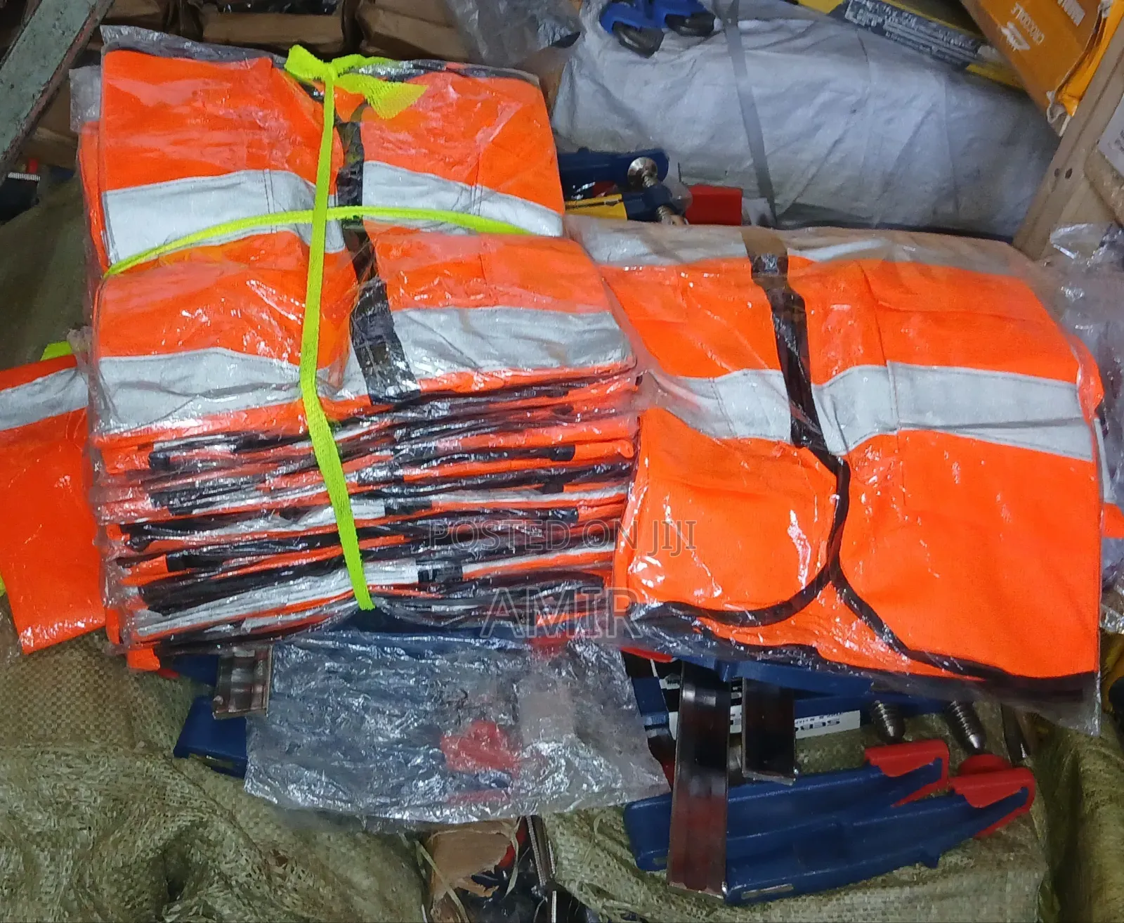 አንፀባራቂ ልብስ