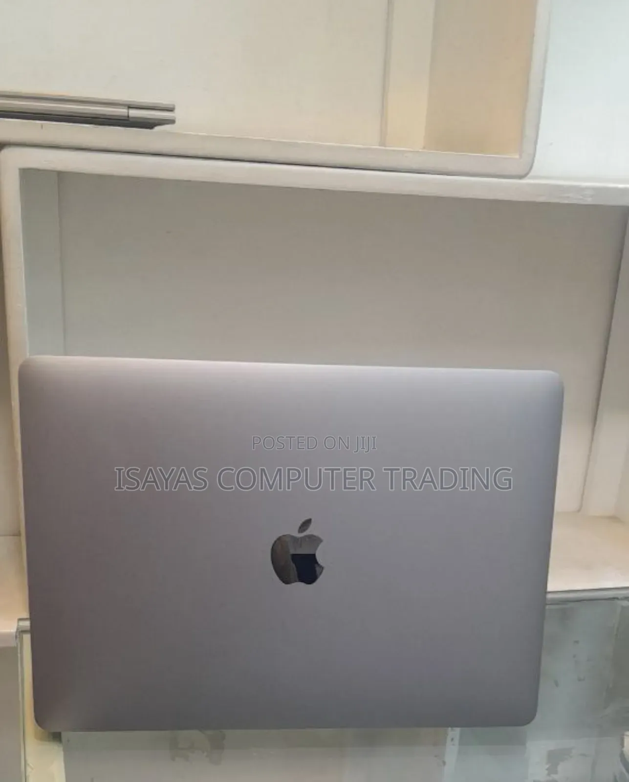 New Laptop Apple MacBook Pro M1 8GB Intel Core I5 SSD 256GB