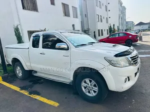 Toyota Hilux 2013 White