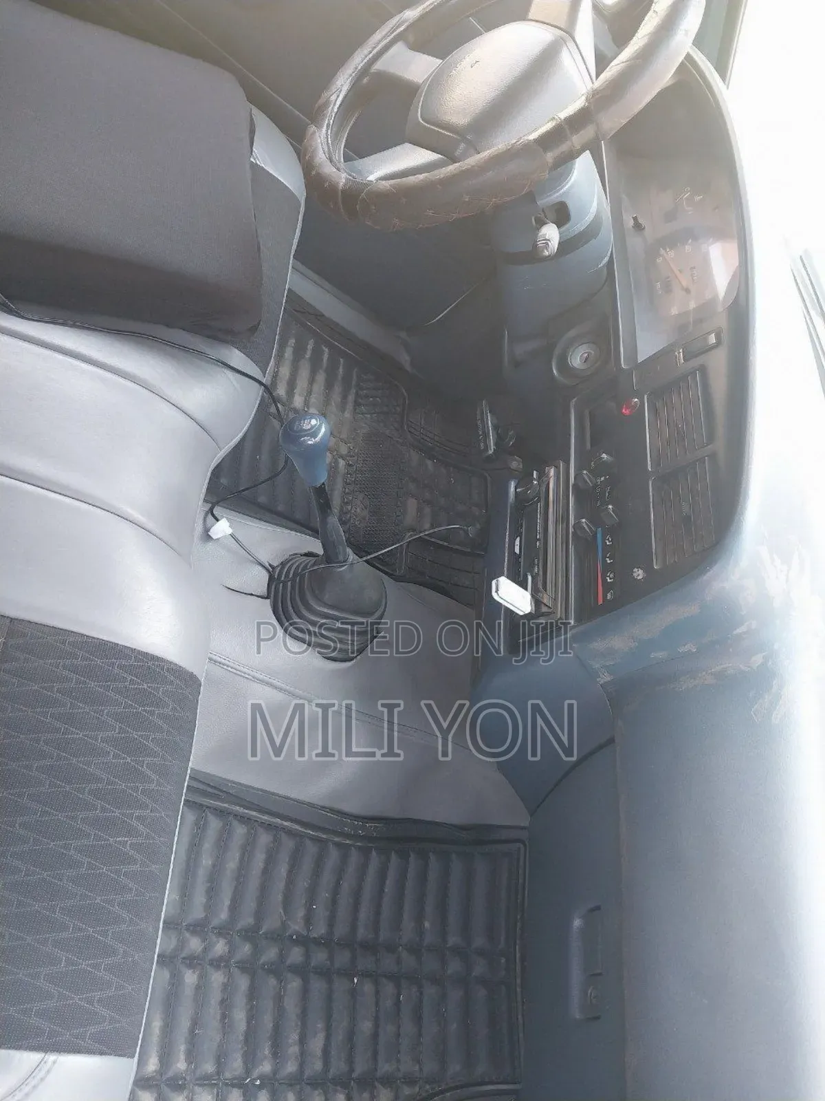 Toyota Hilux 1989 White